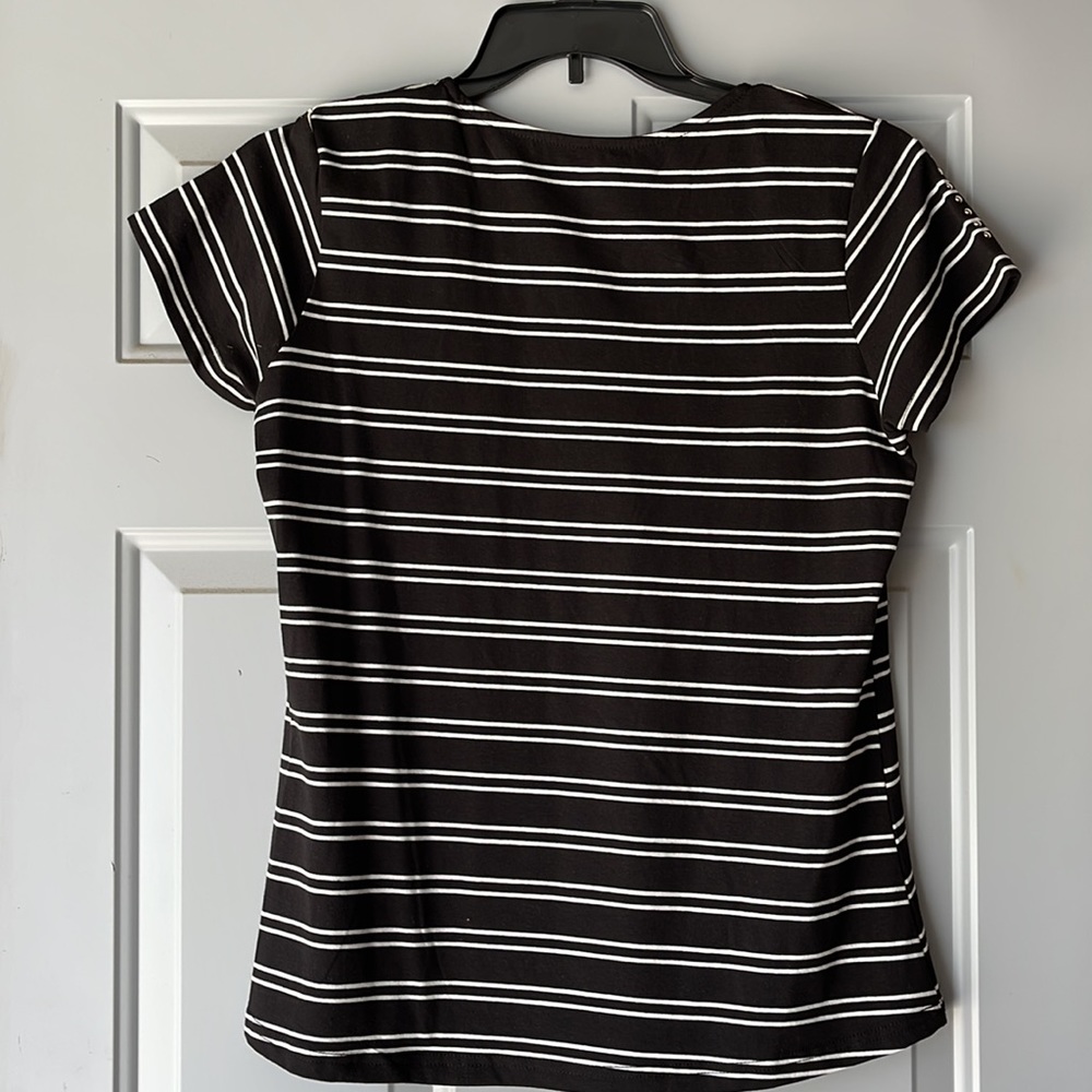 Kate Park Short Sleeve Top - Picture 2 of 2